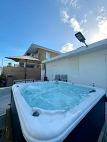 Familiar Luxury Suite 2 Jacuzzi | up to 6 Persons - Image 2