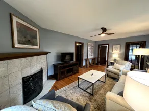 Warm 3 BR house w/ fenced yard close to everything - Image 3