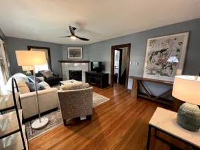Warm 3 BR house w/ fenced yard close to everything - Image 4