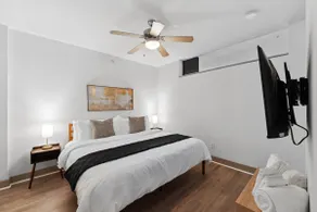 Stylish Apt Deep Ellum-King Bed-Parking-W/D137 - Image 4