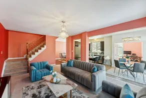 *NEW* Luxury & Cozy Home in Central Location - Image 2