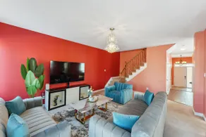 *NEW* Luxury & Cozy Home in Central Location - Image 5