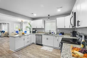 Near Downtown, 3 Bd 3 Ba, 2 EnSuite, Pet-Friendly - Image 3