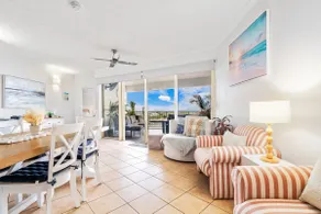 Harbour Haven Penthouse: Marina view, Balcony, BBQ - Image 3