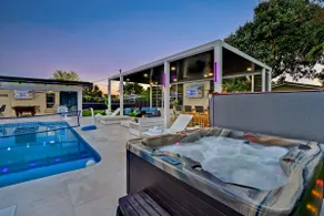 Luxe Resort | Heated Pool, Hot Tub | PS5 | Volley - Image 2