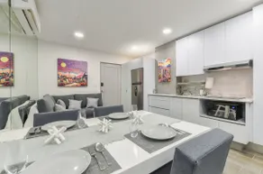 Luxurious & Artistic! 4 people + GYM + King Bed - Image 3