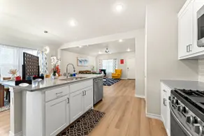 Stylish Charming 3BD/2BA King bed close to TexTech - Image 4