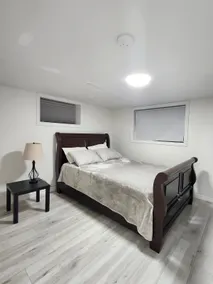 Cozy and bright 2 Bedroom Unit - Image 5