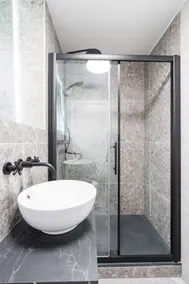 Cosy Downtown Apartment in a Prime Location - Image 4