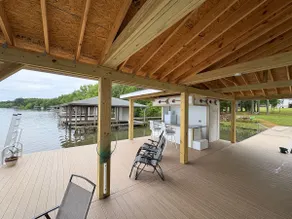 Via Vitale: Lakefront Dock House - Image 5