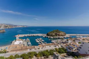 RentitSpain Beach, pool and terrace by the sea - Image 5