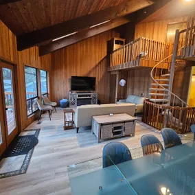 Waterfront Home on Clear Lake, near Eatonville - Image 2