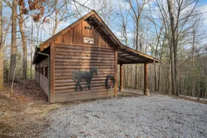 Crickett Lane - 8 Stall Horse Barn Available! - Image 4