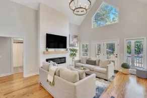 Beautiful Spacious Remodeled Private House w/Pool! - Image 3