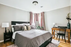 Charming & Cozy Getaway - A Heroic Stay Awaits! - Image 2