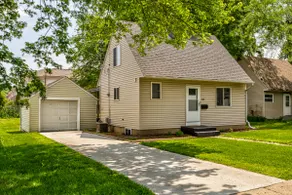 Modern 3BR Getaway-Stylish Ames - Image 3