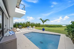 Oceanfront 4-bed Designer Villa with private pool - Image 3