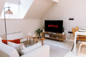 Cozy 2 Bed | Zip Link | Close to train | Free Park - Image 3