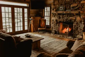 Eagle View Lodge - 1850's Log Cabin w/ Hot Tub - Image 3