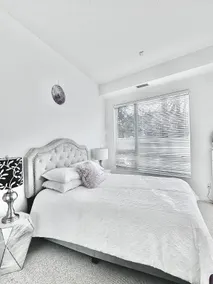 Charming bright spacious. Lively patio with swing - Image 2