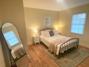 Dog-Friendly Stay Near Downtown & Airport - Image 4