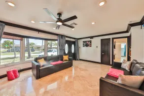 Hollywood Family Vibes - Image 3
