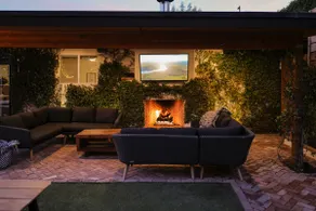 Outdoor Haven w/ Pool Hot Tub Fireplace DT Gilbert - Image 3
