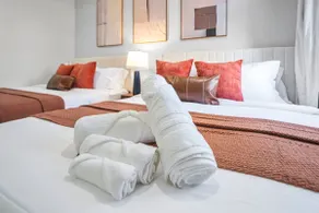 3Bd 3FullBath|Mins to Manhattan |City Gem - Image 3