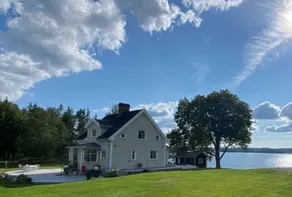 Unique property with sauna by the lake - Image 2