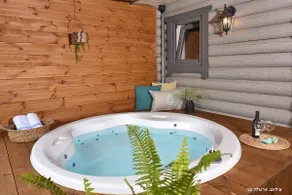 Family suite with private pool - Image 2