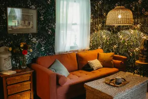 Peony Place renovated farmhouse in horse country - Image 2