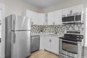 New 3BR • Near Tesla GigaTX • Fast WiFi • Kitchen - Image 4