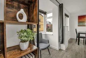 Kingsize 2bed APT with free parking in LDN - Image 5