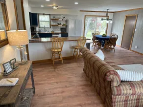 Peaceful Hideaway Family Cabin on 40+ acres! - Image 2