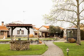 Relaxing villa with pool in Anguciana - Image 4