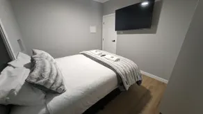 1 BR Deluxe in Adamstown Heights - Image 4
