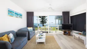 Waterfront Ground Floor Duplex - Image 4