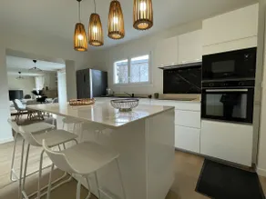 Detached house with 2 bedrooms - Image 2