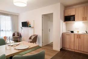 Fully equipped 2-bedroom apartment 15 minutes from Versailles - Image 2