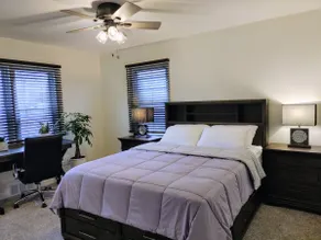 Comfy 3-Bedroom House in Merriam - Image 2