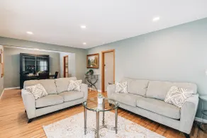 4BR Majestic Abode 4 miles to Airport & MOA - Image 3