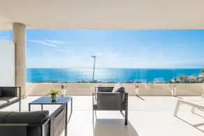 Sea view haven with terrace and parking REMS - Image 5