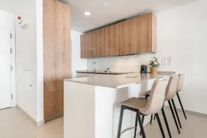 Sea view haven with terrace and parking REMS - Image 4