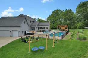 Spacious Getaway for 22 w Pool+sports barn+hot tub - Image 2