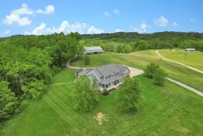 Spacious Getaway for 22 w Pool+sports barn+hot tub - Image 5