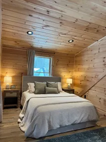 Modern Lakefront Cabin: Rustic Charm Meets Luxury - Image 5