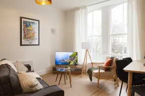 Bright 2-bed Flat - Harrogate Town Centre - 4 Bed - Image 2