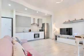 GOLDEN LUXE - Sunny Apartment Near the Sea - Image 4