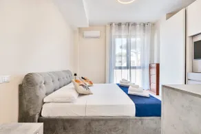 GOLDEN LUXE - Sunny Apartment Near the Sea - Image 3
