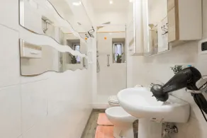 5 min to treins • Smart Work • 1G WiFi • 3 Bedroom - Image 4
